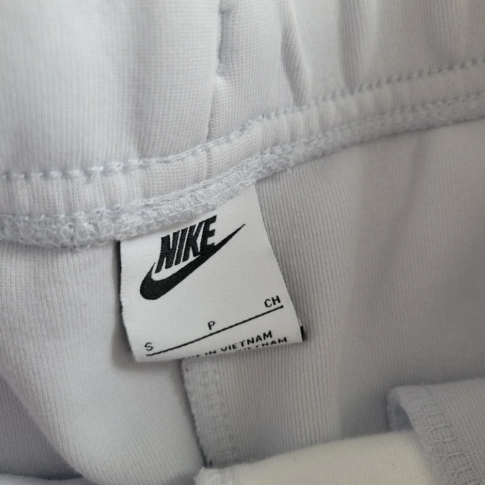 NIKE SMALL - Picture 6 of 10